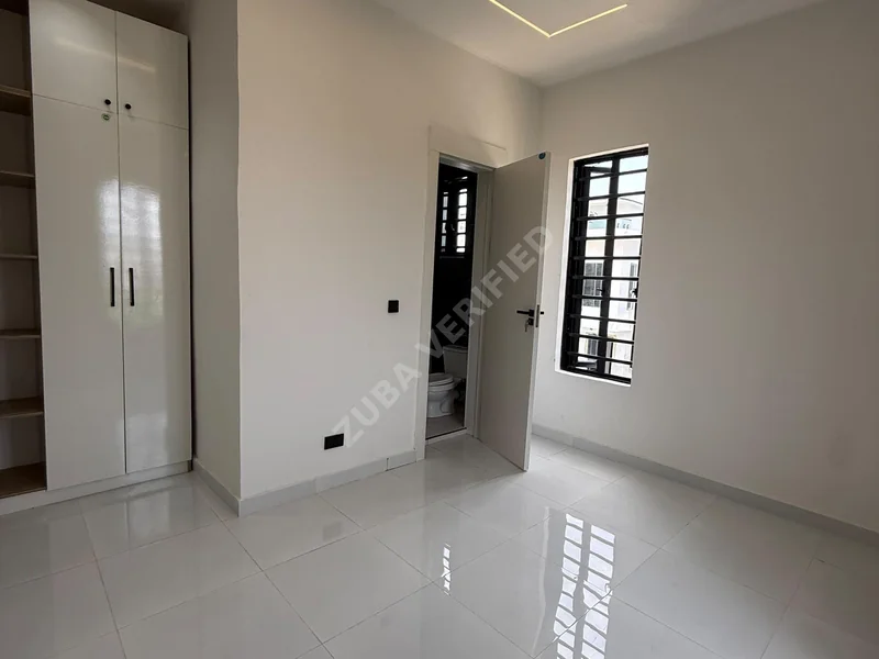 4-bedroom FULLY DETACHED DUPLEX photo 3